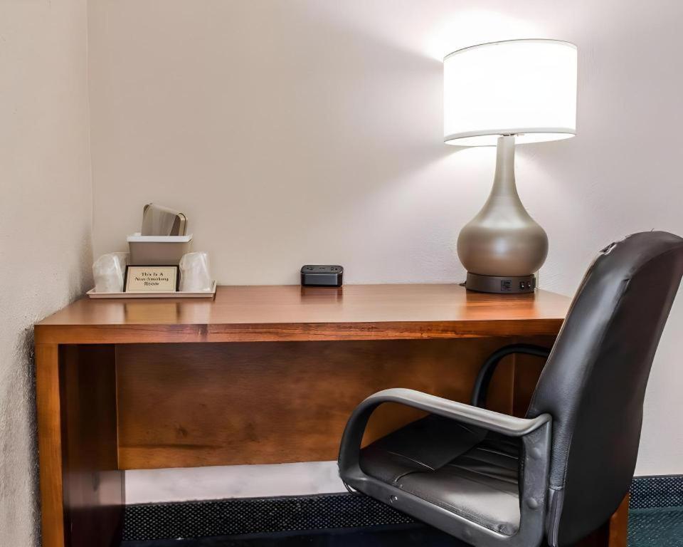 Quality Inn Waynesburg Exteriör bild