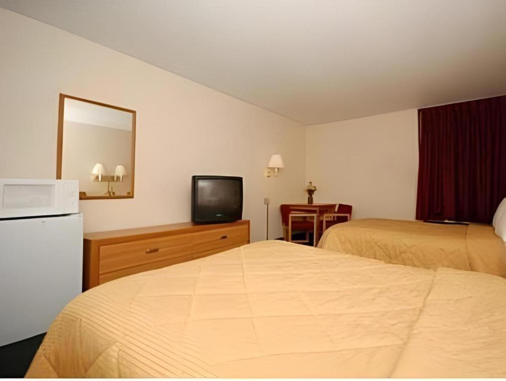 Quality Inn Waynesburg Exteriör bild