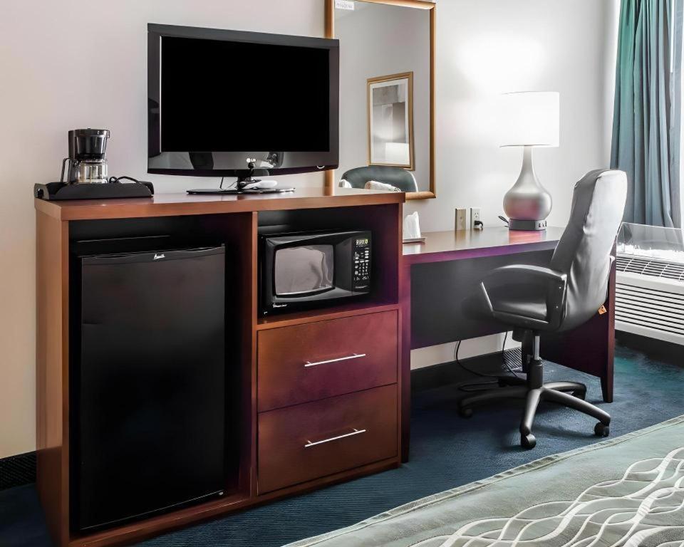 Quality Inn Waynesburg Exteriör bild