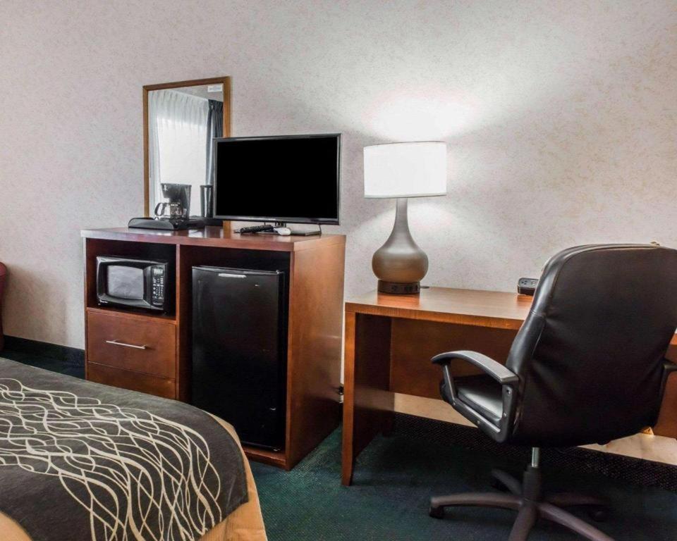 Quality Inn Waynesburg Exteriör bild