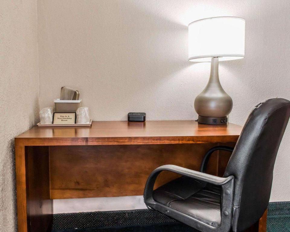 Quality Inn Waynesburg Exteriör bild